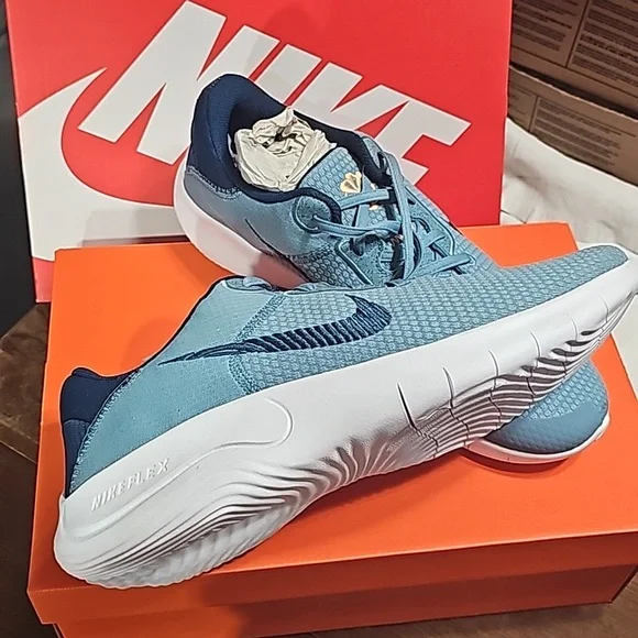 Nike sneakers - Picture 1 of 3